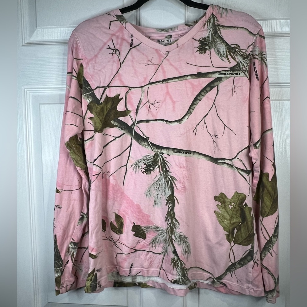 Realtree Women's camouflage long sleeve pink tee - Size XL (16-18)